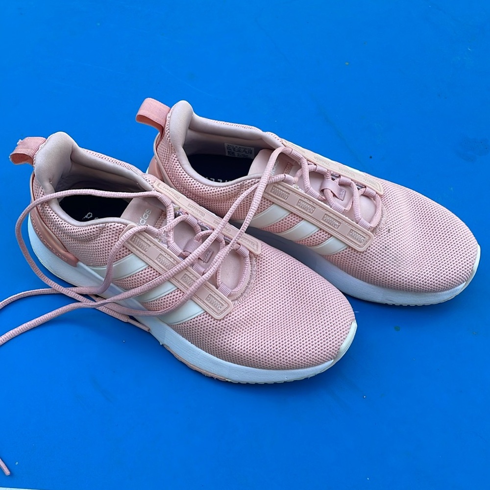 Women’s Adidas Sneakers 7.5